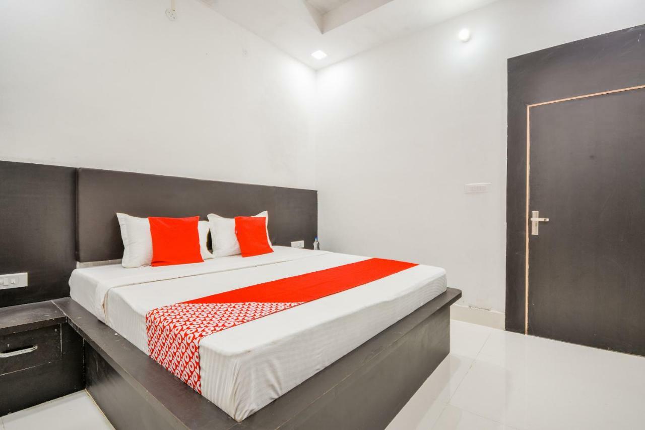 Oyo 43505 Hotel The White House Hisar Exterior photo
