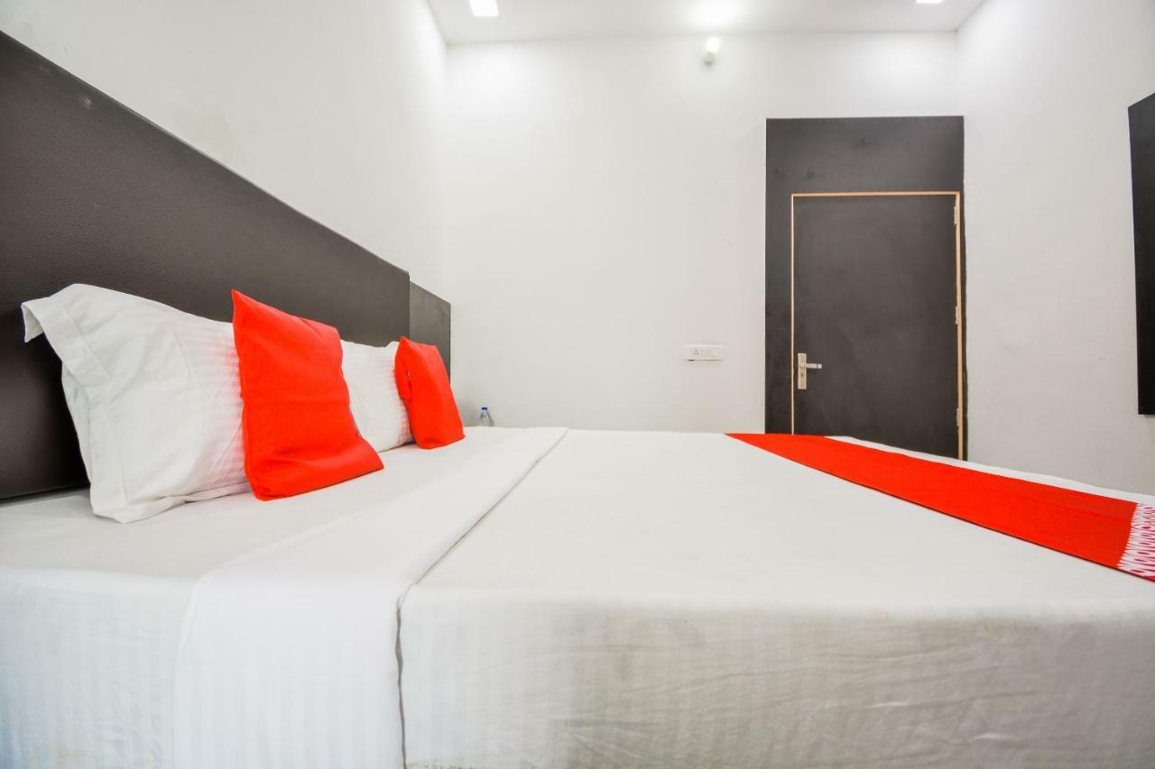 Oyo 43505 Hotel The White House Hisar Exterior photo