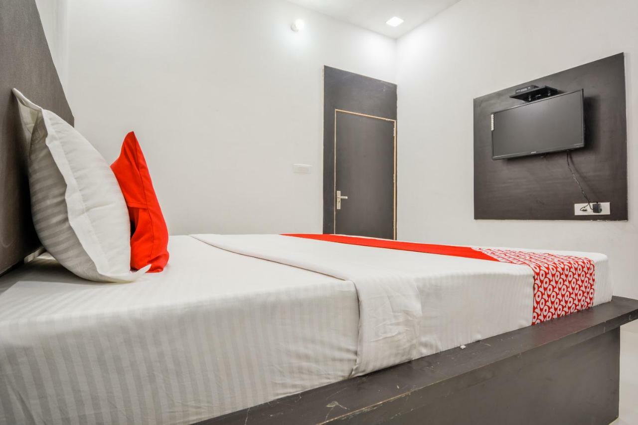 Oyo 43505 Hotel The White House Hisar Exterior photo